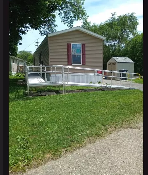 162 Lynn Ln, Mankato, MN 56001