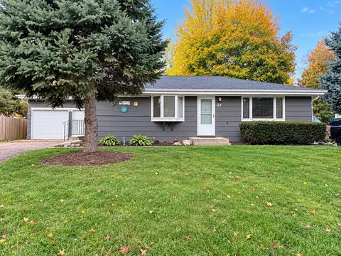 21 Farrell St N, Maplewood, MN 55119
