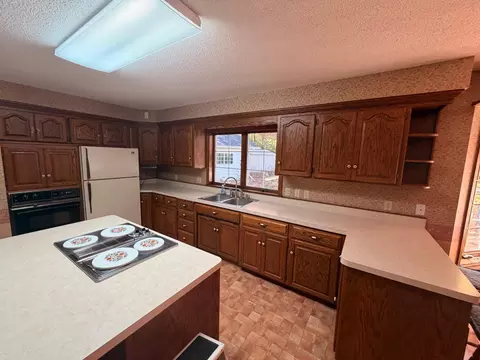 Kitchen - 139 Belle Rae Cir, Brainerd, MN 56401 photo 2 of 2