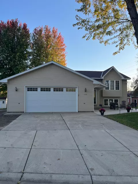 1240 8th St, Howard Lake, MN 55349
