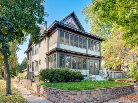 203 Chatsworth St S, Saint Paul, MN 55105