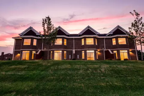 10823 Falling Water Ln #C, Woodbury, MN 55129