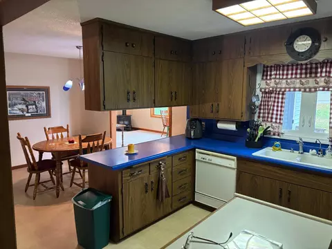 Kitchen - 411 Thomas Hill Rd, Jackson, MN 56143 photo 2 of 2