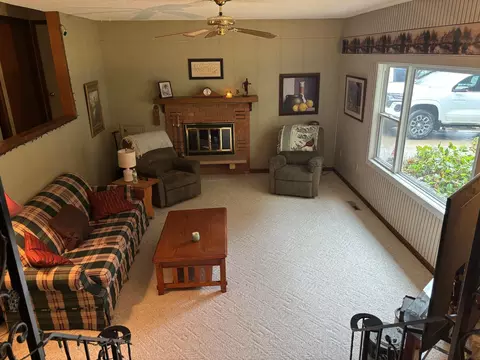 Living - 411 Thomas Hill Rd, Jackson, MN 56143 photo 1 of 2