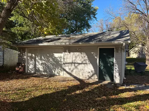 Exterior - 411 Thomas Hill Rd, Jackson, MN 56143 photo 2 of 3