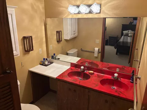 Bath - 411 Thomas Hill Rd, Jackson, MN 56143 photo 2 of 3