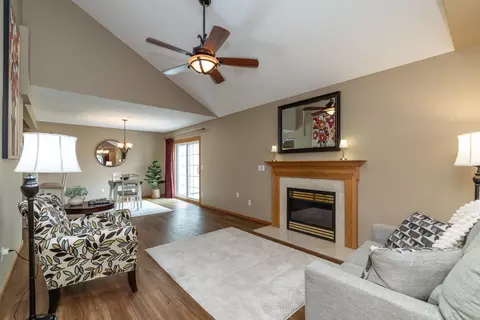 6822 Benton Cir #37, Inver Grove Heights, MN 55076