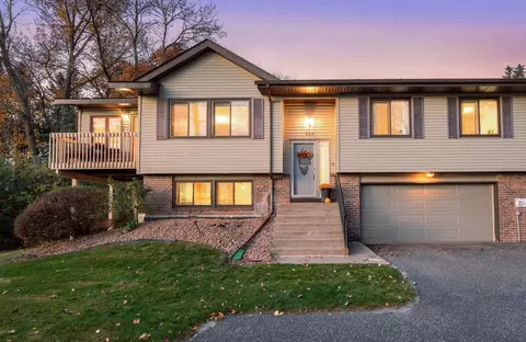 922 Sherwood Rd, Shoreview, MN 55126