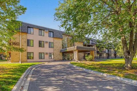 3461 Kent St #1207, Shoreview, MN 55126
