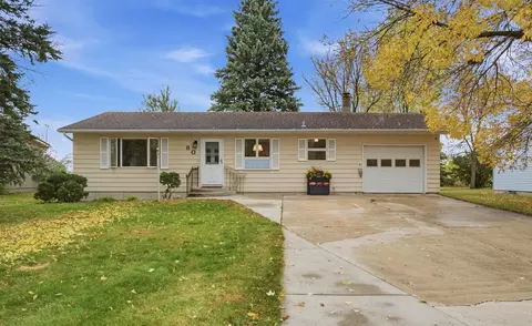 80 10th St SE, Wells, MN 56097