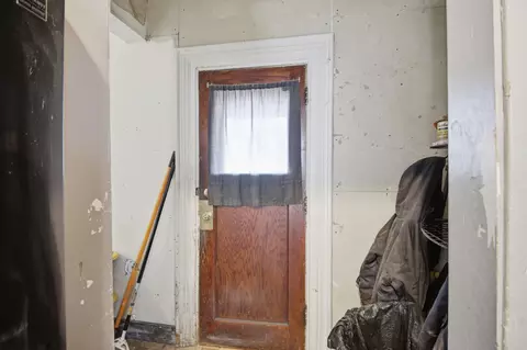 Entry Way - 607 5th St NW, Austin, MN 55912 photo 1 of 2