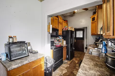 Kitchen - 607 5th St NW, Austin, MN 55912 photo 2 of 4