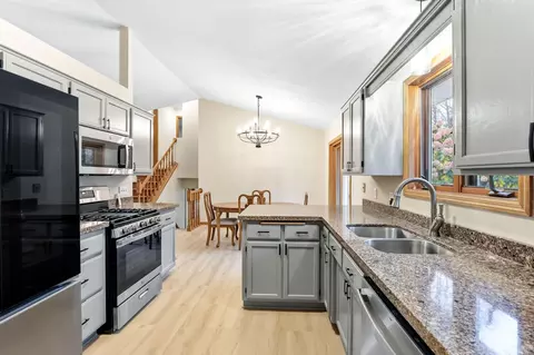 306 71st St N, Mahtomedi, MN 55115
