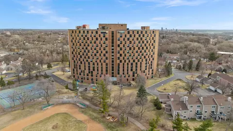 1181 Edgcumbe Rd #1712, Saint Paul, MN 55105