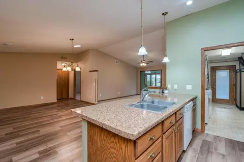 Kitchen - 1971 E Welco Dr, Saint Peter, MN 56082 photo 3 of 4
