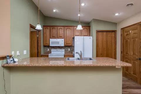Kitchen - 1971 E Welco Dr, Saint Peter, MN 56082 photo 2 of 4