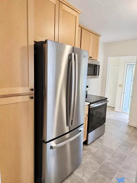 Kitchen - 714 9th St SW, Willmar, MN 56201 photo 3 of 3