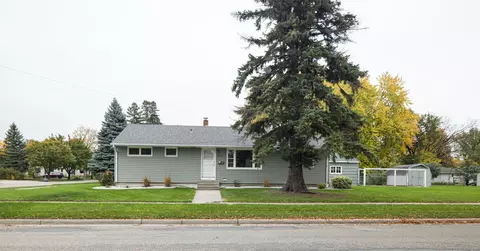 1604 3rd St S, Moorhead, MN 56560