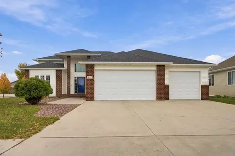 442 33rd St N, Moorhead, MN 56560