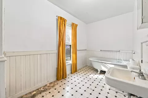 Bath - 910 5th Ave S, Fargo, ND 58103 photo 1 of 1