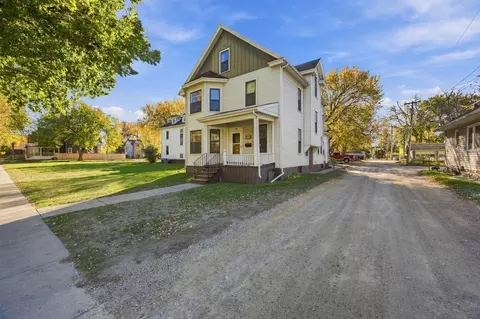 Exterior - 910 5th Ave S, Fargo, ND 58103 photo 2 of 5
