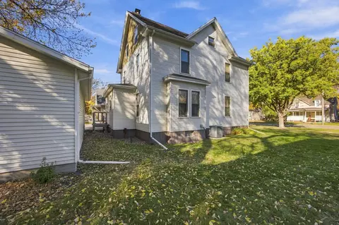 Exterior - 910 5th Ave S, Fargo, ND 58103 photo 3 of 5