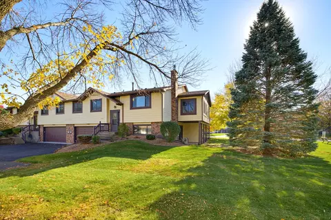 5593 Donegal Dr, Shoreview, MN 55126