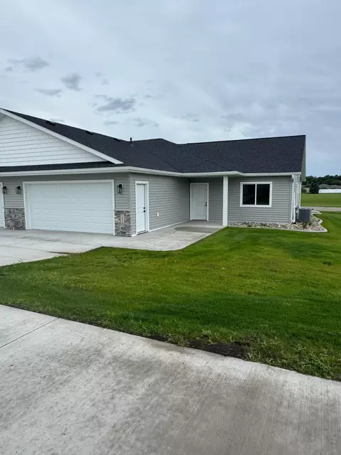 1055 Village Ln, Detroit Lakes, MN 56501