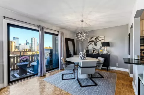 410 Groveland Ave #902, Minneapolis, MN 55403