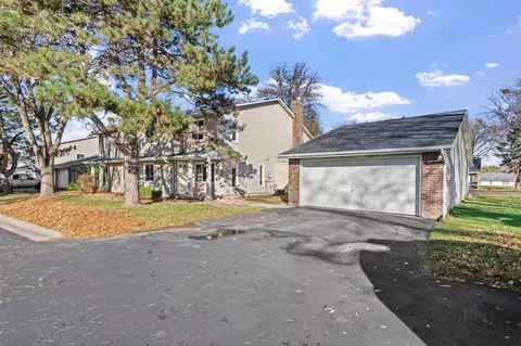 9458 Ranchview Ln N, Maple Grove, MN 55369