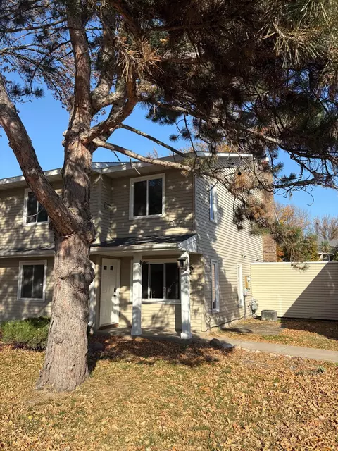 9458 Ranchview Ln N, Maple Grove, MN 55369