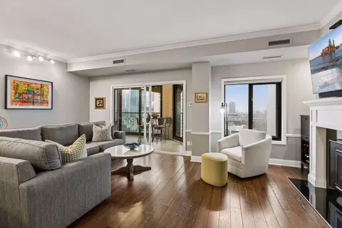 1235 Yale Pl #1307, Minneapolis, MN 55403