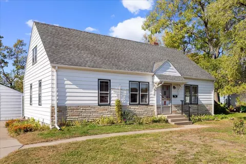 25 5th Ave SE, Osseo, MN 55369