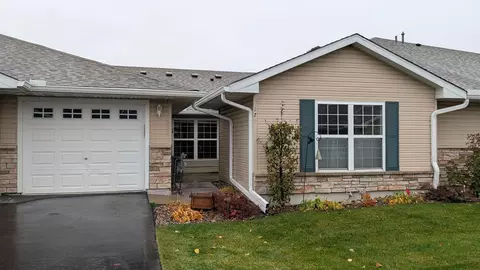 175 Kings Pointe Dr, Delano, MN 55328