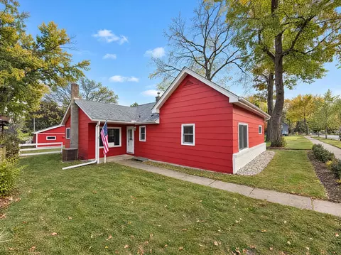 137 5th St N, Bayport, MN 55003