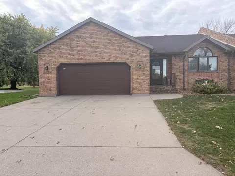 423 Caddy Ave, Moorhead, MN 56560