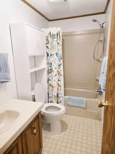 Bath - 100 Joyce Dr, Mankato, MN 56001 photo 1 of 3