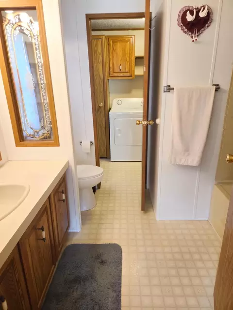 Bath - 100 Joyce Dr, Mankato, MN 56001 photo 2 of 3