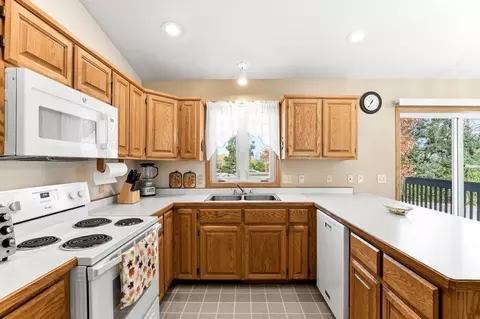 Kitchen - 1730 Patricks Bay Bay, Faribault, MN 55021 photo 3 of 4