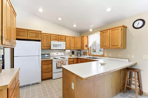 Kitchen - 1730 Patricks Bay Bay, Faribault, MN 55021 photo 2 of 4