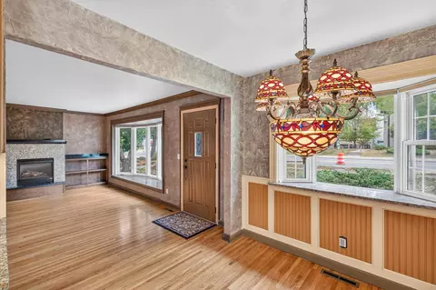 242 5th Ave N, Hopkins, MN 55343
