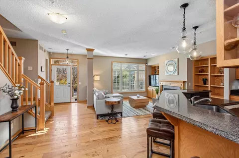 6715 Flycatcher Ln #1120, Apple Valley, MN 55124