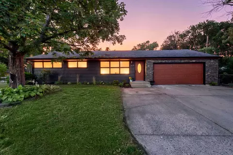 914 W 82nd St, Bloomington, MN 55420