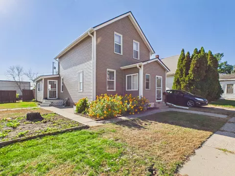 560 Burgess St, Saint Paul, MN 55103