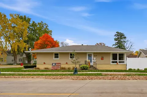 610 8th St NW, Austin, MN 55912