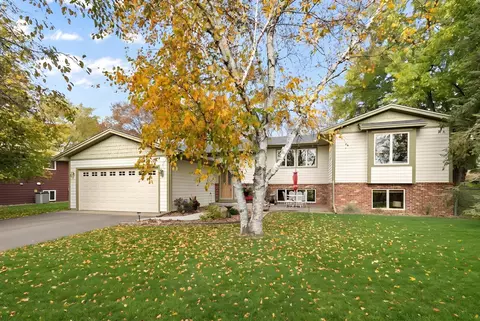 555 S Oak Dr, Vadnais Heights, MN 55127
