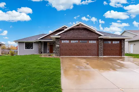 1687 Valley Quail Dr, River Falls, WI 54022