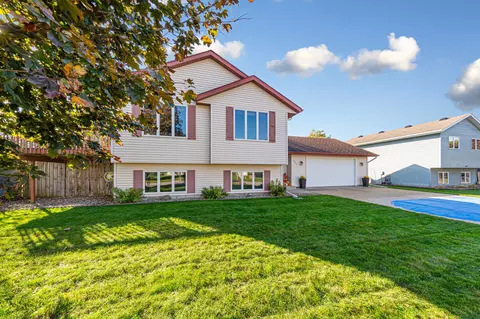 427 Lilac Ln, Madison Lake, MN 56063