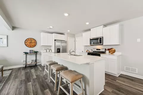 1961 Highview Ter, Shakopee, MN 55379