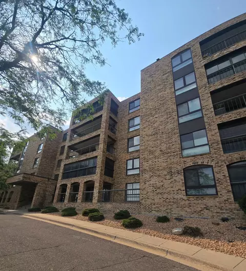 2221 Youngman Ave #203, Saint Paul, MN 55116